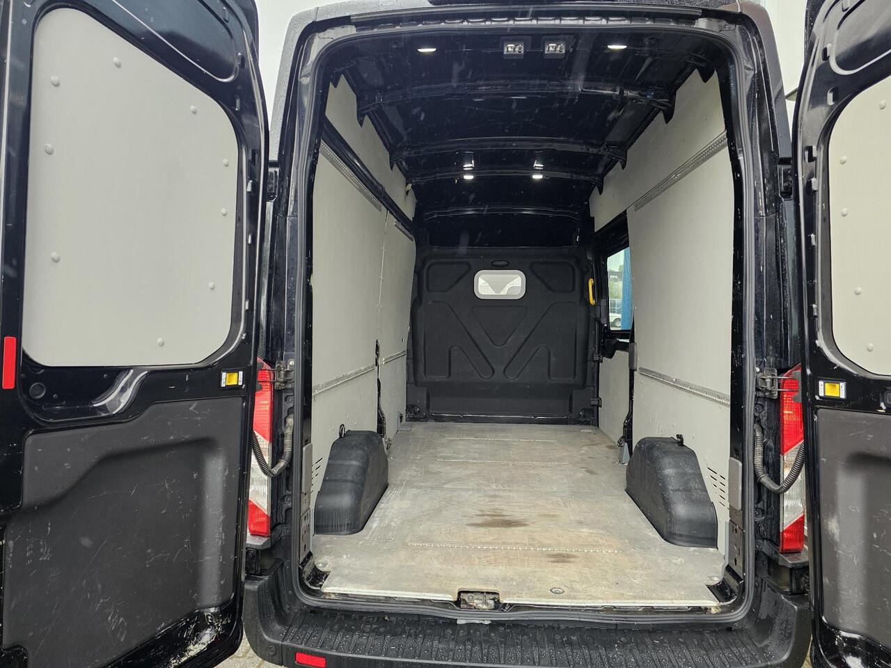 Ford TRANSIT 350 2.0 TDCI L3H3 Limited 185pk Automaat | Xenon | Trekhaak | Navigatie | Camera | Stoelverwarming