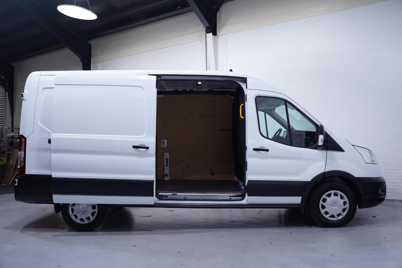 Ford TRANSIT 2.0 TDCI 130 pk L3H2 Trend Airco, Apple Carplay Cruise control, Laadruimte Pakket, PDC V+A, 3-Zits