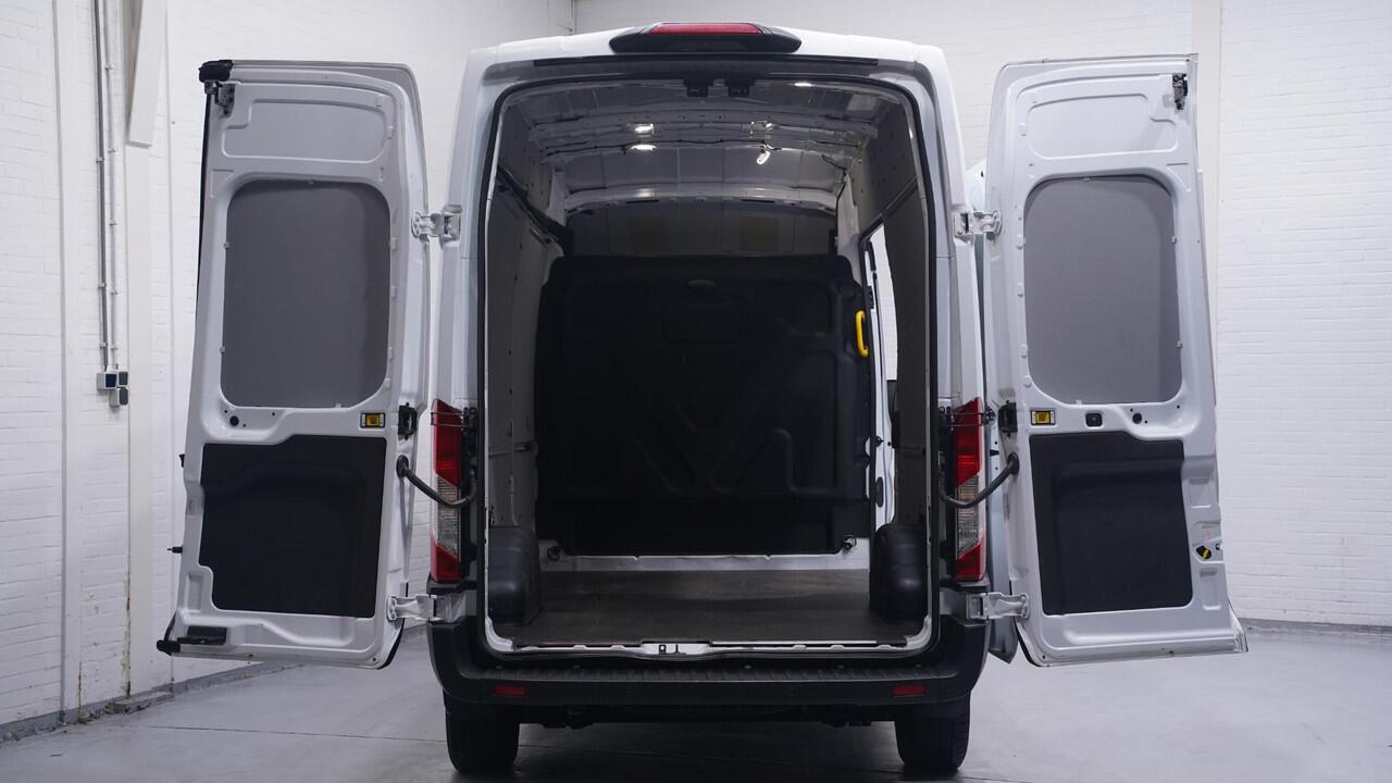 Ford TRANSIT 2.0 TDCi 130 pk L3H3, 3x uit Voorraad, Navi Camera, Side Assist, Laadruimte Pakket, PDC V+A, 3-Zits