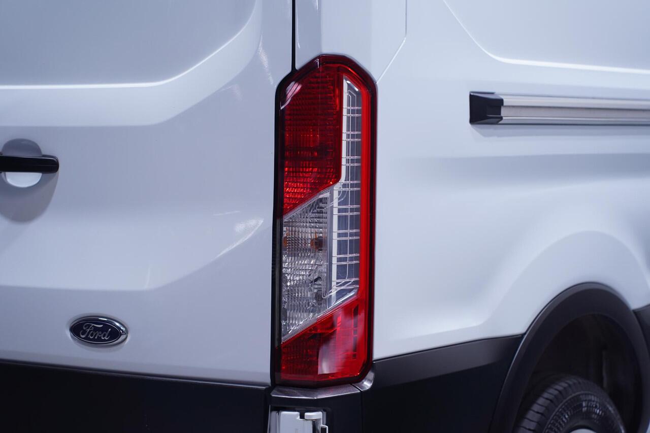 Ford TRANSIT 2.0 TDCI 170 pk Automaat L3H2 Trend Airco,Trekhaak Camera, Laadruimte Pakket, PDC V+A, 3-Zits