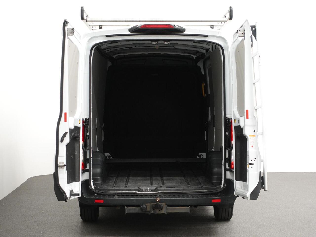 Ford TRANSIT 310 105PK L3H2 Trend Imperiaal Navigatie Airco Parkeersensoren Bluetooth 3Zits Trekhaak Camera