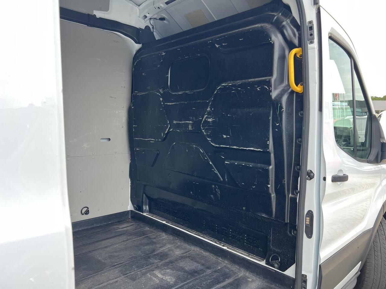 Ford TRANSIT 350 2.0 TDCI L3H3 Trend Zuid | 170pk | Airco | Cruise control | Parkeersensoren