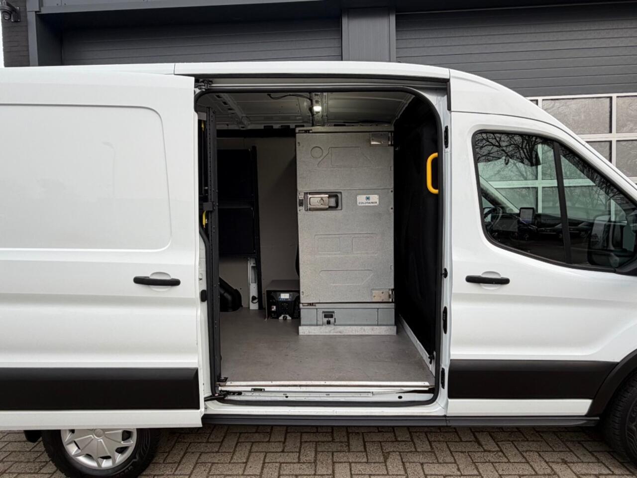 Ford TRANSIT 350 2.0 TDCi 130PK L2H2 / Laadlift / Koeling / NL Auto NAP / Zonnepanelen / Navi / Koelwagen / Laadklep