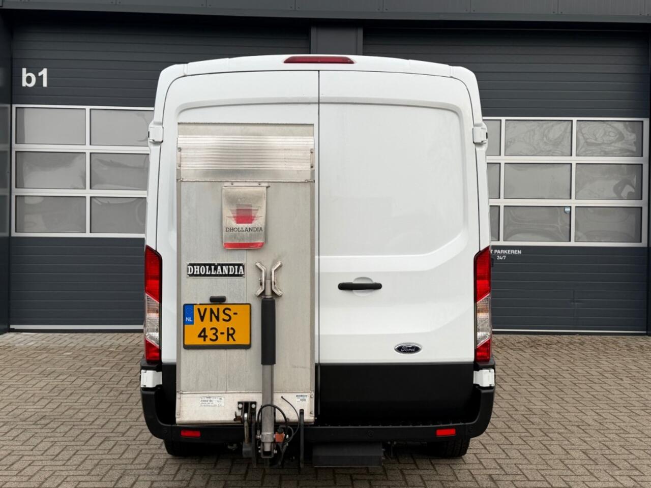 Ford TRANSIT 350 2.0 TDCi 130PK L2H2 / Laadlift / Koeling / NL Auto NAP / Zonnepanelen / Navi / Koelwagen / Laadklep