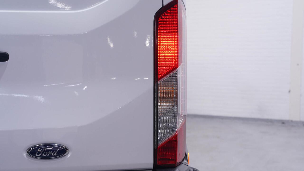 Ford TRANSIT 2.0 TDCI 130 pk L4H3 Navi, Camera 270 Graden Deuren, Laadruimte Pakket, Cruise Control, PDC V+A, 3-Zits