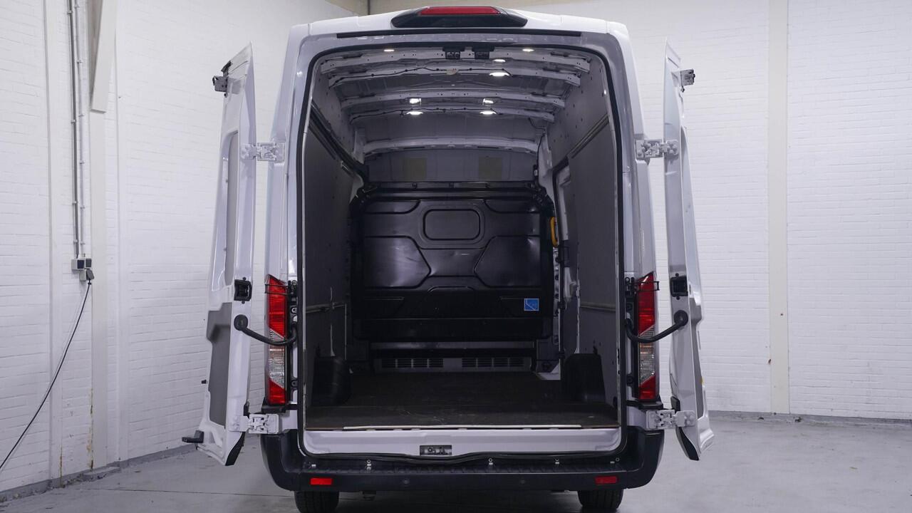 Ford TRANSIT 2.0 TDCI 130 pk L4H3 Navi, Camera 270 Graden Deuren, Laadruimte Pakket, Cruise Control, PDC V+A, 3-Zits