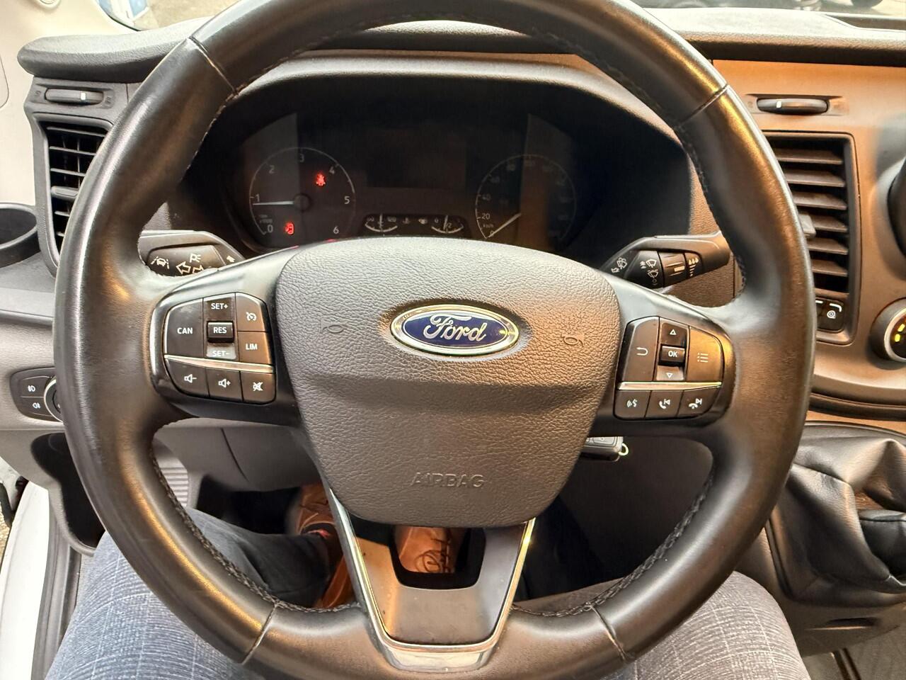 Ford TRANSIT 350 2.0 TDCI L4H3 Trend RWD 130pk Achteruitrijcamera | Betimmering | Cruise control | Bluetooth | Voorruit verwarming |