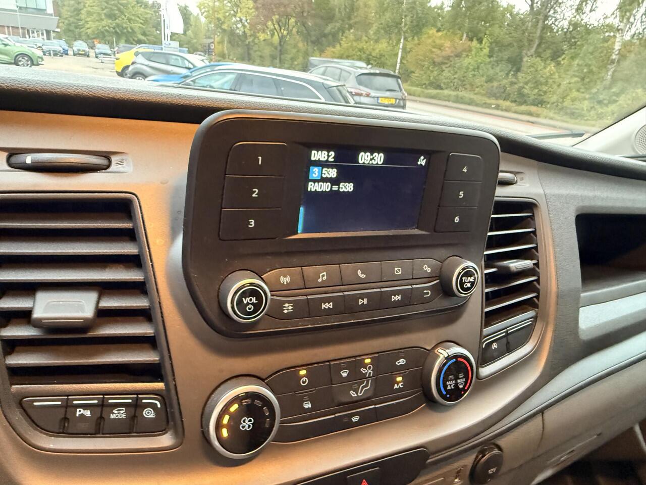 Ford TRANSIT 350 2.0 TDCI L4H3 Trend RWD 130pk Achteruitrijcamera | Betimmering | Cruise control | Bluetooth | Voorruit verwarming |