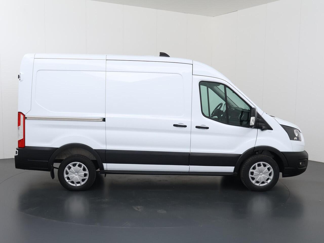 Ford TRANSIT 310 | 2.0 TDCI | L2 H2 | Trend | Navigatie | Parkeercamera | Adaptive Cruise Control | 3-zits | Trekhaak |
