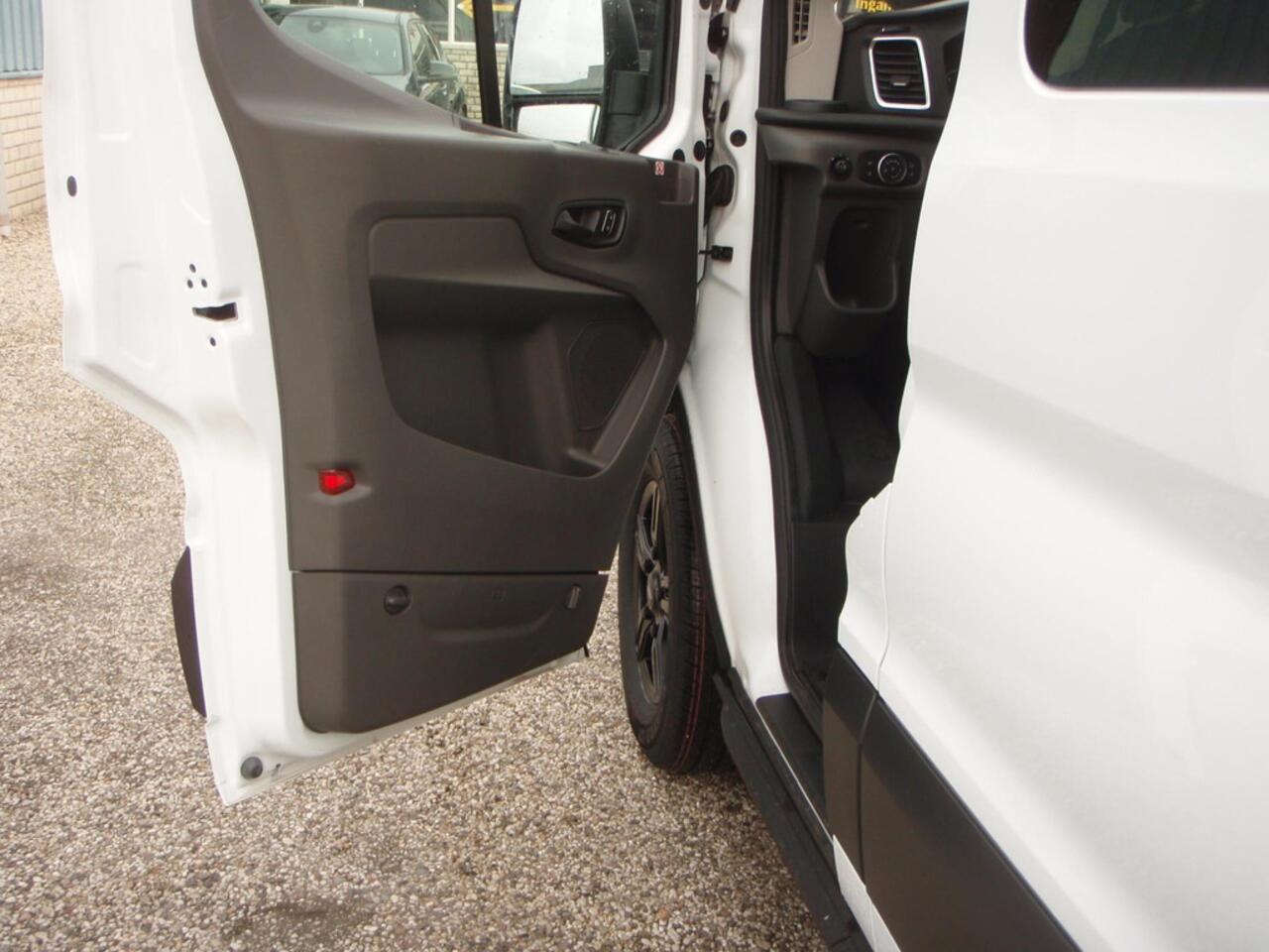 Ford TRANSIT 350L Trekhaak Dubbele Cabine groot scherm navi bj 23