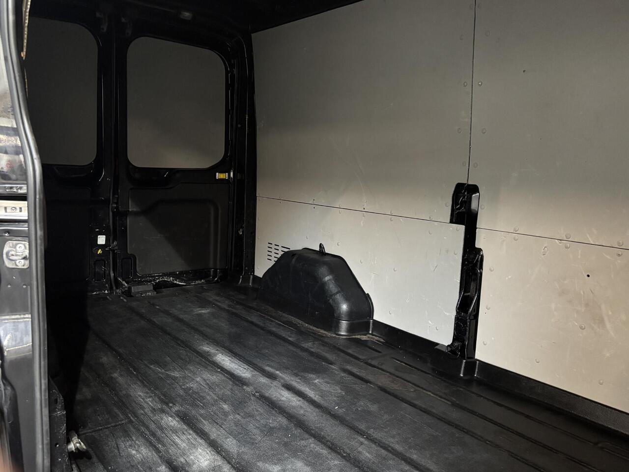 Ford TRANSIT 330 2.0 TDCI L3H2 Trend Airco Navi Bluetooth Camera V+A DAB+ Cruise Control