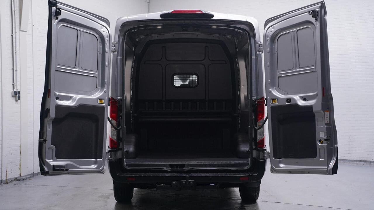 Ford TRANSIT 2.0 TDCi 130 pk L3H2 Dubbel Cabine Airco Camera, Trekhaak, PDC V+A, 6-Zits