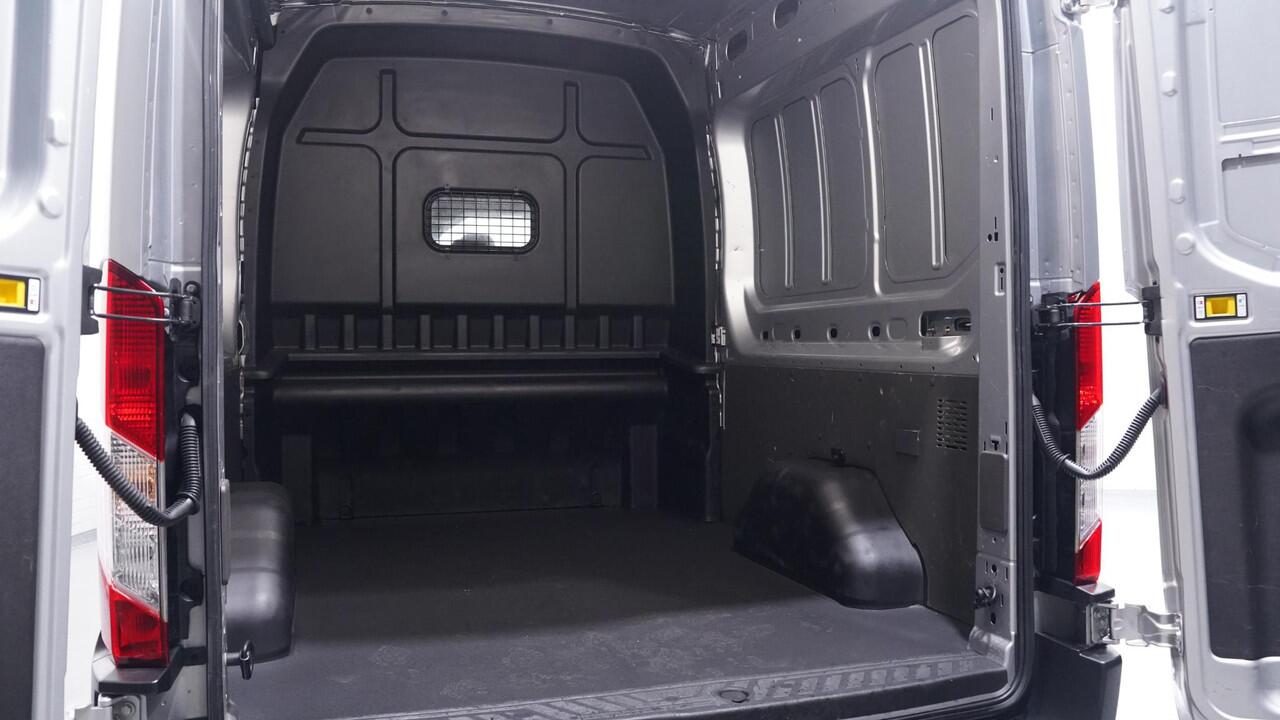 Ford TRANSIT 2.0 TDCi 130 pk L3H2 Dubbel Cabine Airco Camera, Trekhaak, PDC V+A, 6-Zits