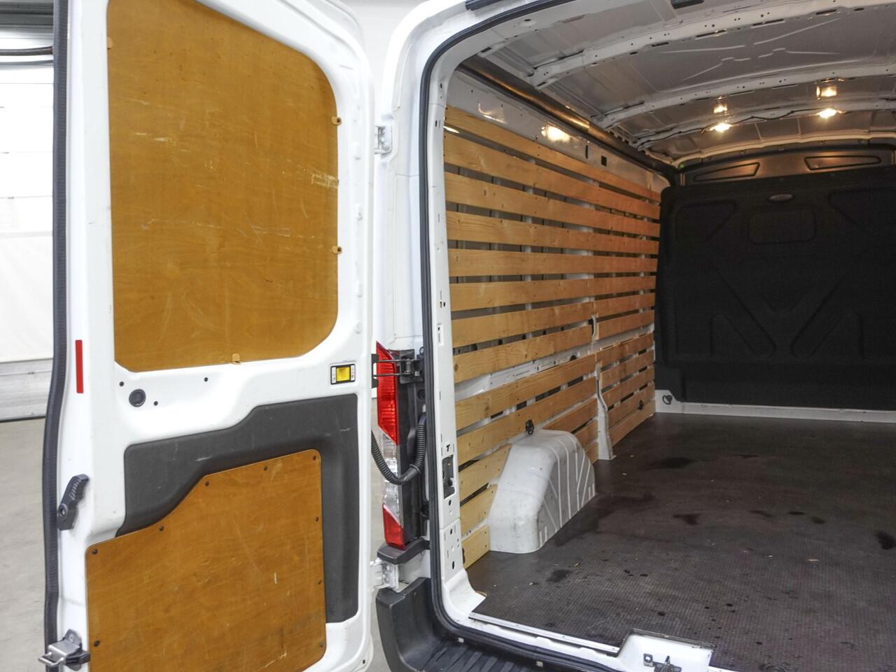 Ford TRANSIT 330 2.0 TDCI L3H2 Trend Airco Adaptive Cruise Control Navigatie Trekhaak