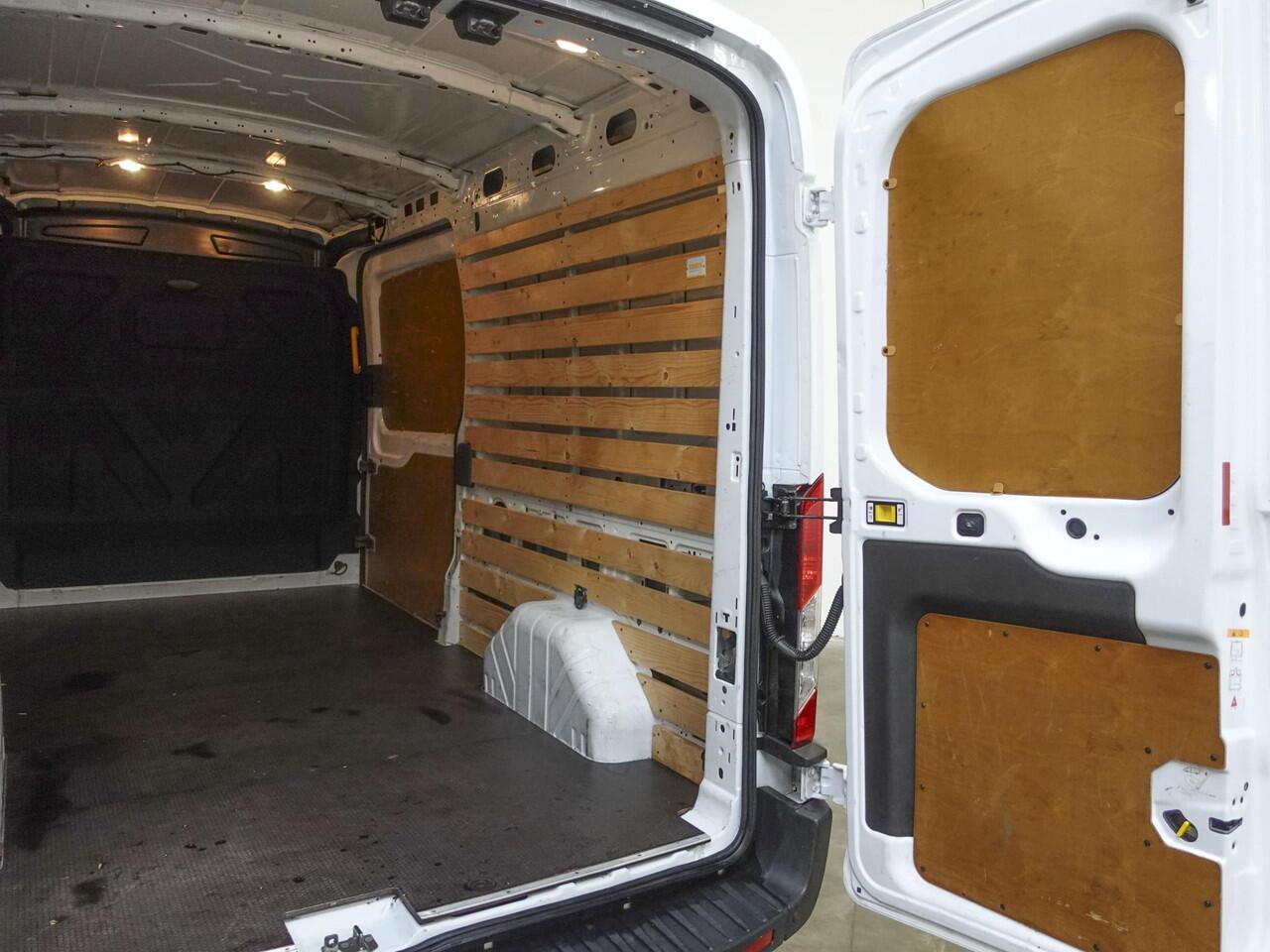 Ford TRANSIT 330 2.0 TDCI L3H2 Trend Airco Adaptive Cruise Control Navigatie Trekhaak