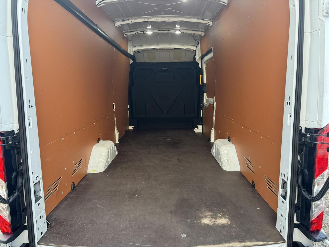Ford TRANSIT 350 2.0 TDCI L4H3 Trend RWD | SCI | 130pk | Betimmering | Cruise control | Bluetooth | Voorruit verwarming |
