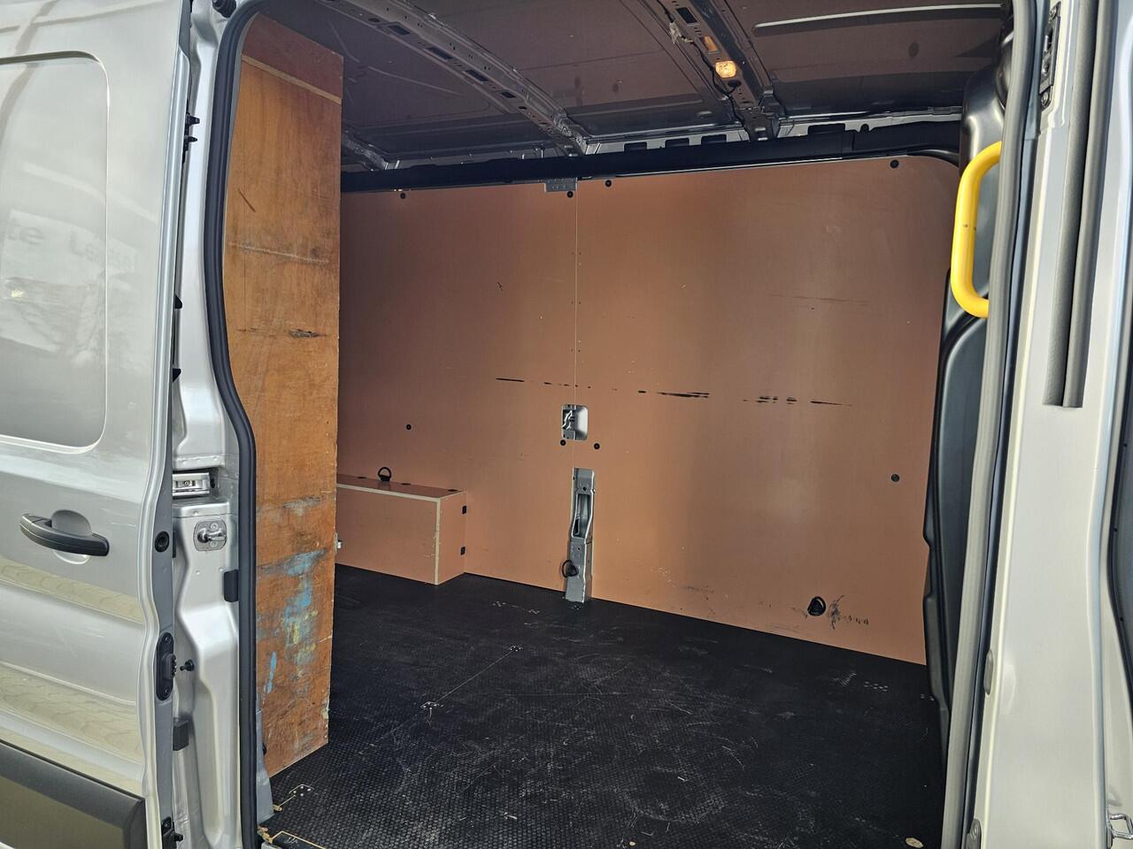 Ford TRANSIT 310 2.0 TDCI L3H2 Trend 170pk! | Airco | Cruise control | Parkeersensoren | Lane assist | Nette auto!