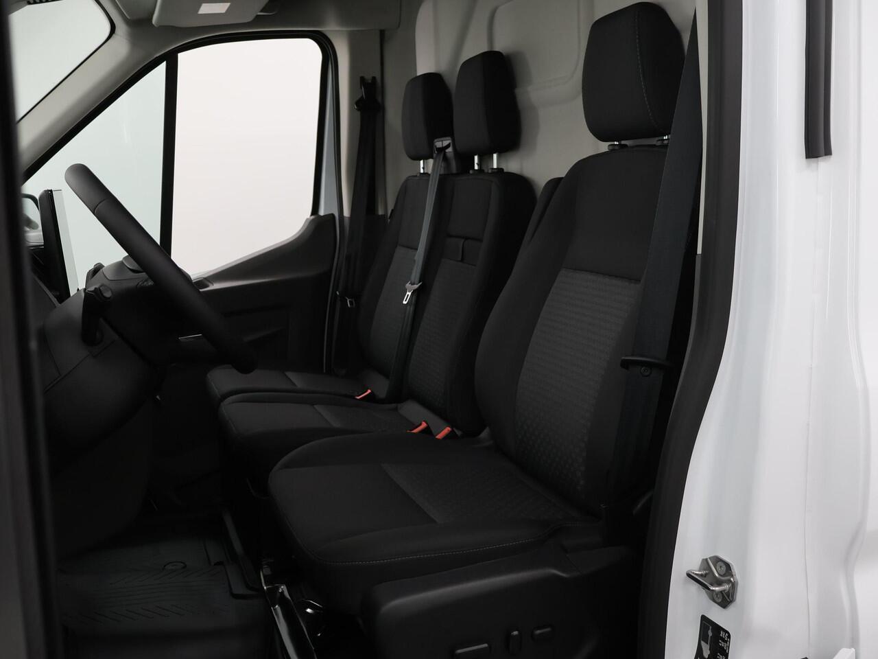 Ford TRANSIT 350 2.0 TDCI | L3 H2 | Trend | Navigatie | Stoelverwarming | Trekhaak 2500 KG AHW | Airco | 3-Zits | NIEUW | Carplay - Android Auto | Laadruimte Pakket | Cruise Control | Multifuntioneel Stuurwiel
