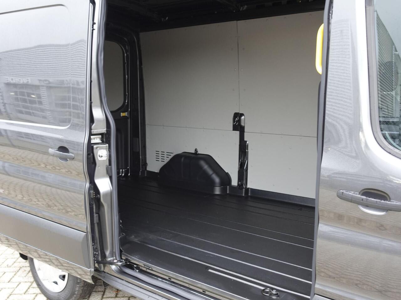 Ford TRANSIT 310 L2H2 Trend BPM VRIJ! Automaat Airco Bluetooth Camera Cruise Control