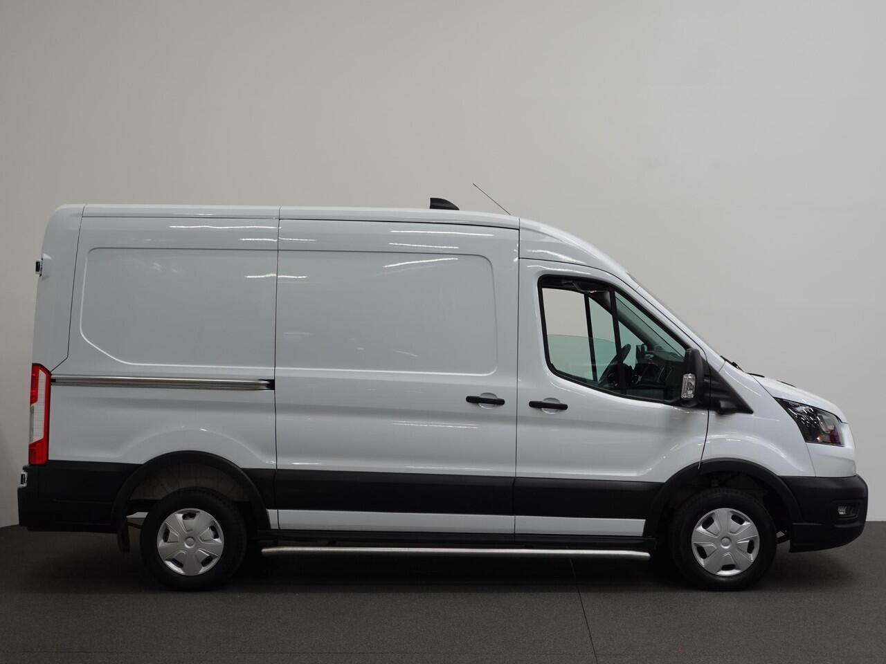 Ford TRANSIT 105pk 2.0 L2H2 Trend Airco Trekhaak Navi Cruise Airco Navi Cruise Control Trekhaak