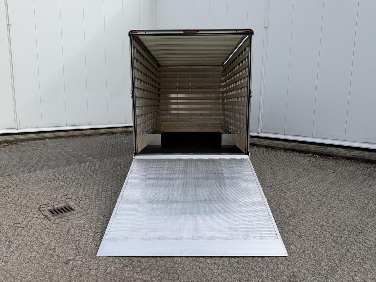 Ford TRANSIT 350 2.0 TDCI L4H1 Trend Skeletal | Uit voorraad leverbaar | Karhof Gesloten bak + Overloopklep Kenteken 2024 | Bluetooth | Cruise Control | Voorruitverwarming | Laadvermogen 1200KG + |