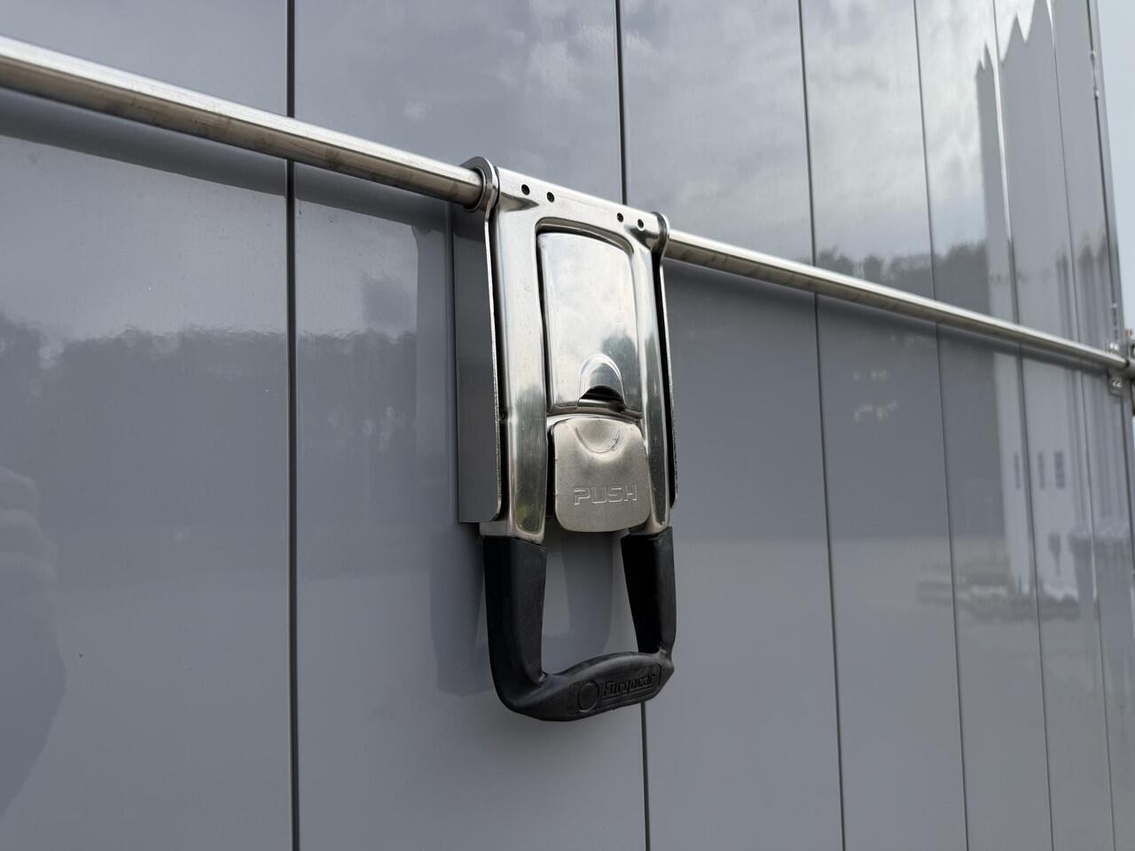 Ford TRANSIT 350 2.0 TDCI L4H1 Trend Skeletal | Uit voorraad leverbaar | Karhof Gesloten bak + Deuren achter Kenteken 2024 | Bluetooth | Cruise Control | Voorruitverwarming | Laadvermogen 1200KG + |