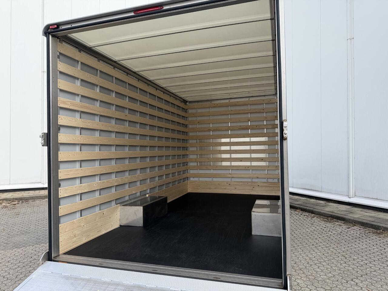 Ford TRANSIT 350 2.0 TDCI L4H1 Trend Skeletal | Uit voorraad leverbaar | Karhof Gesloten bak + Deuren achter Kenteken 2024 | Bluetooth | Cruise Control | Voorruitverwarming | Laadvermogen 1200KG + |