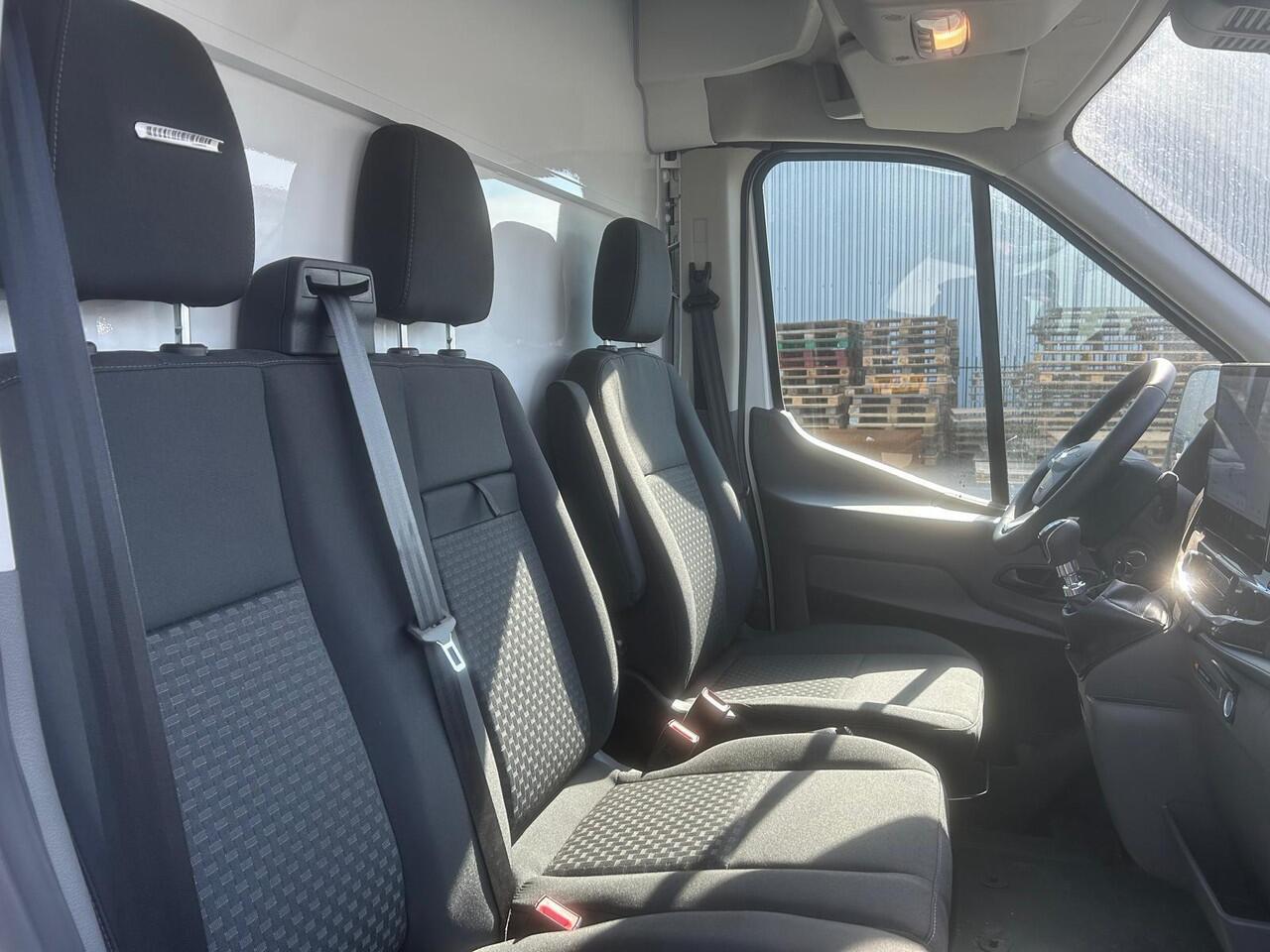 Ford TRANSIT 350 2.0 TDCI L4H1 Trend Bakwagen | Uit voorraad leverbaar | Gesloten Bak met Deuren | Kenteken 2024 | Bluetooth | Cruise Control | Voorruitverwarming | Laadvermogen 1303 KG | Sync4 |
