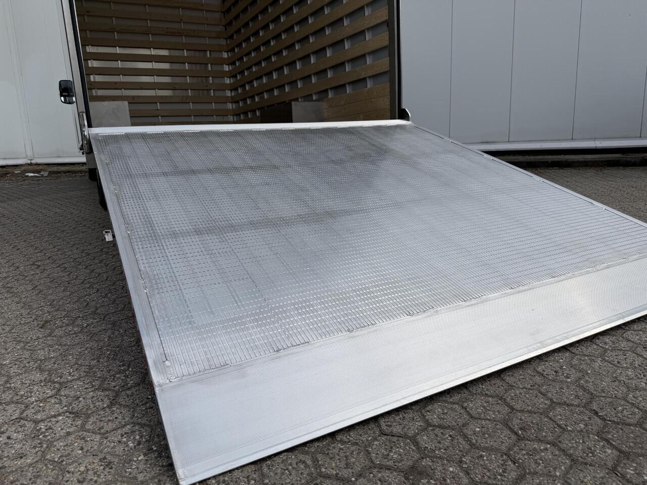 Ford TRANSIT 350 2.0 TDCI L4H1 Trend Bakwagen | Uit voorraad leverbaar | Karhof Gesloten bak + Overloopklep Kenteken 2024 | Bluetooth | Cruise Control | Voorruitverwarming | Laadvermogen 1200KG + |