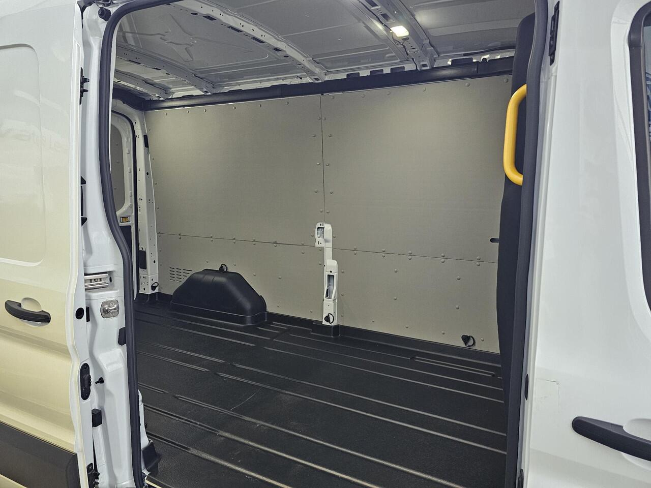 Ford TRANSIT 350 2.0 TDCI L3H2 Trend 130pk | Safety en Comfort pack | Trekhaak | SYNC 4 Navigatie