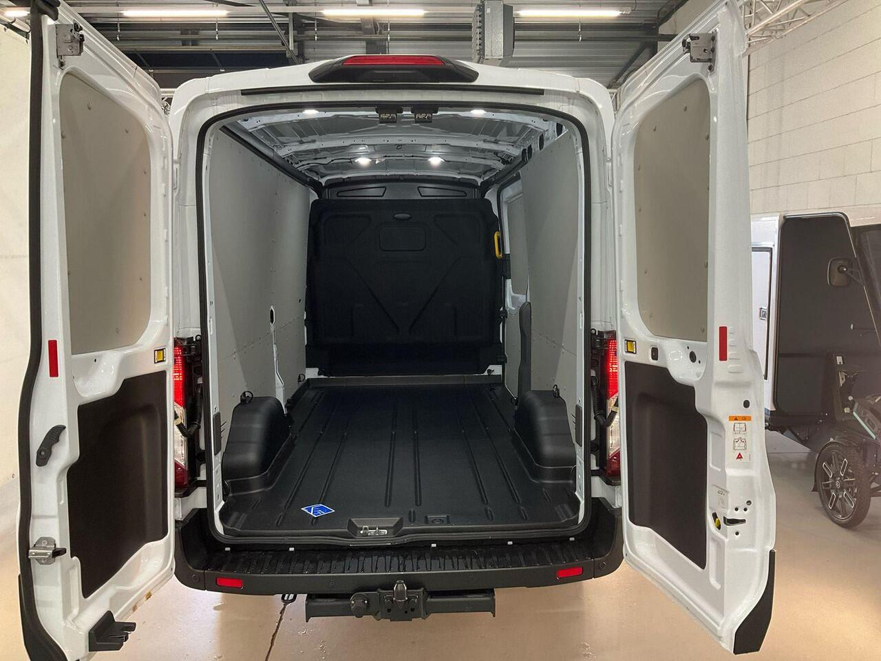 Ford TRANSIT 350 2.0 TDCI L3H2 Trend |SCI| 130pk | Safety Comfort-pakket | Navigatie Pack | Trekhaak | Adaptieve Cruise | BLIS