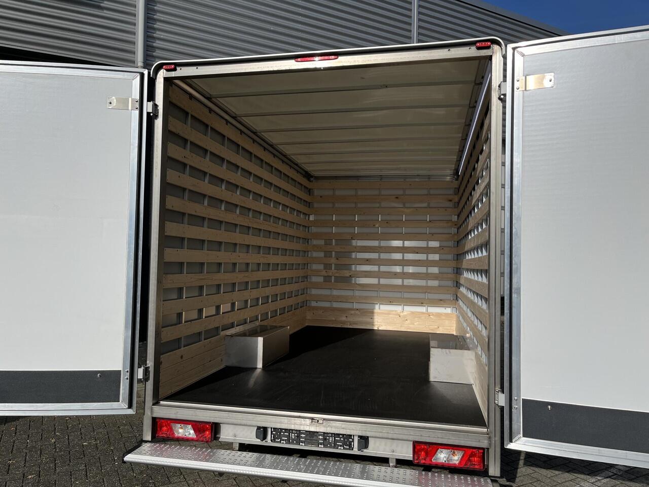 Ford TRANSIT 350 170pk L4H1 Skeletal Bakwagen! Airco / Cruise control / Karhof Gesloten Bak + Deuren / Bluetooth / Voorruitverwa. / DAB+ / LAADVERMOGEN 1303 KG / BPM VRIJ!