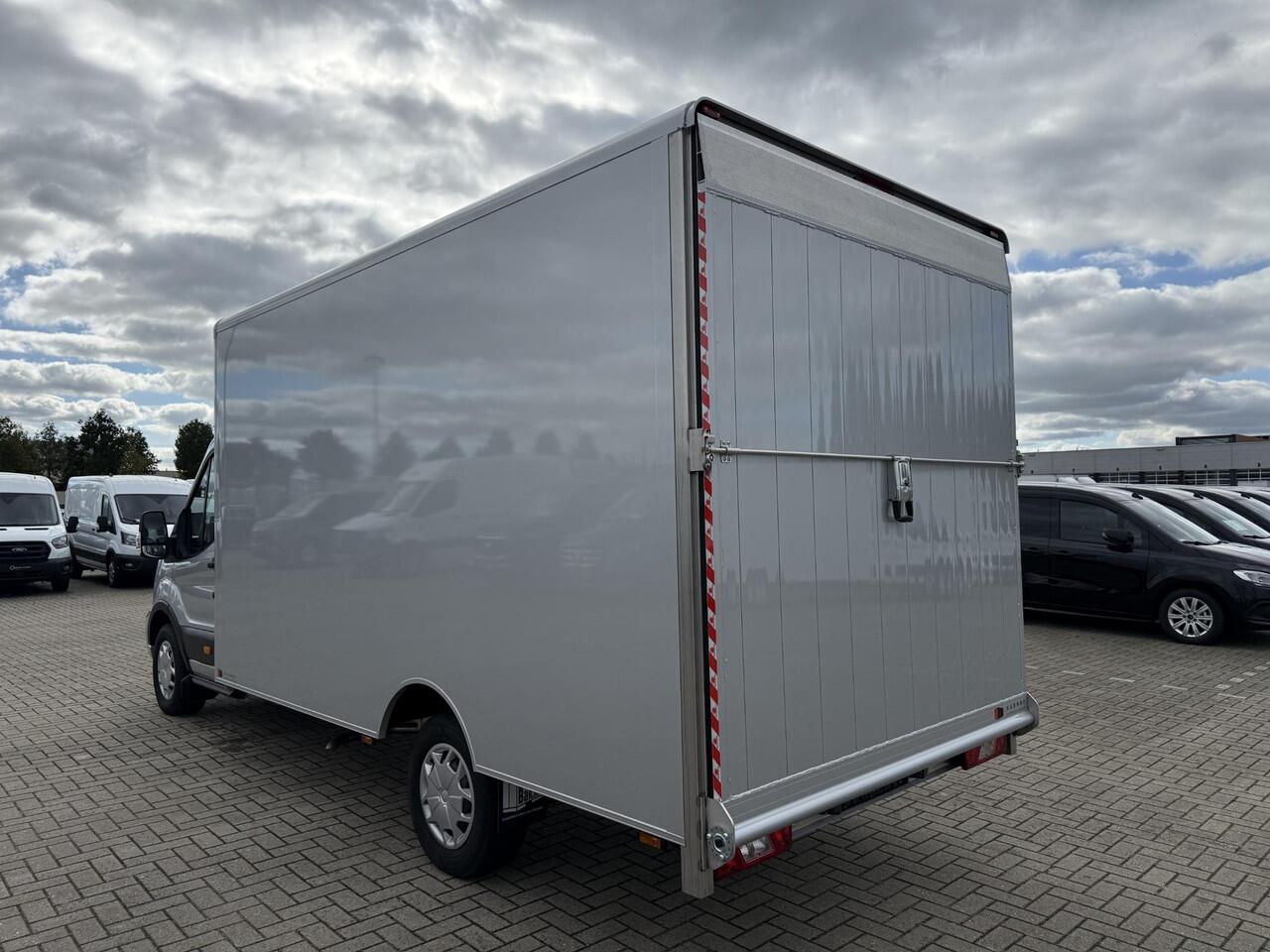 Ford TRANSIT 350 2.0 TDCI | L4 H1 | TREND BAKWAGEN | KARHOF GESLOTEN BAK INCL. OVERLOOP KLEP | UIT VOORRAAD LEVERBAAR | KENTEKEN 2024 | 170 PK | AIRCO | CRUISE CONTROL | DAB+ | LANE-ASSIT | 3-ZITS