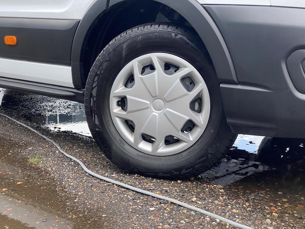 Ford TRANSIT 350 2.0 TDCI L4H1 Trend RWD | 130pk | SCI | Geïsoleerde Bakwagen! | Zijdeur | Deuren achter | Airco | Cruise control | BPM VRIJ