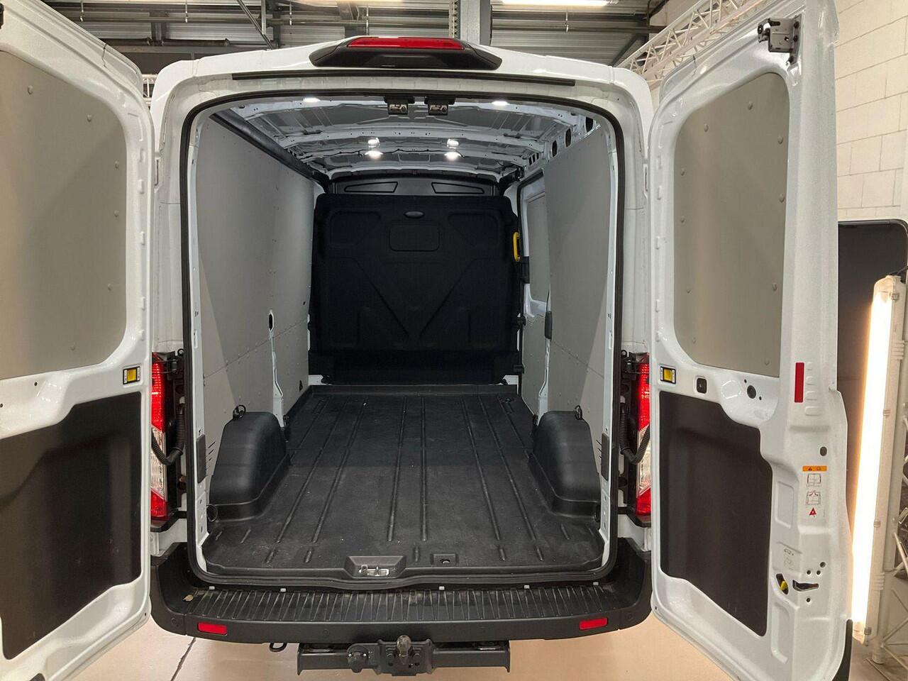 Ford TRANSIT 350 2.0 TDCI L3H2 Trend | Bellen voor bezichtiging S.V.P | 130pk | Navigatie Pack | Safety en Comfort Pack | Trekhaak