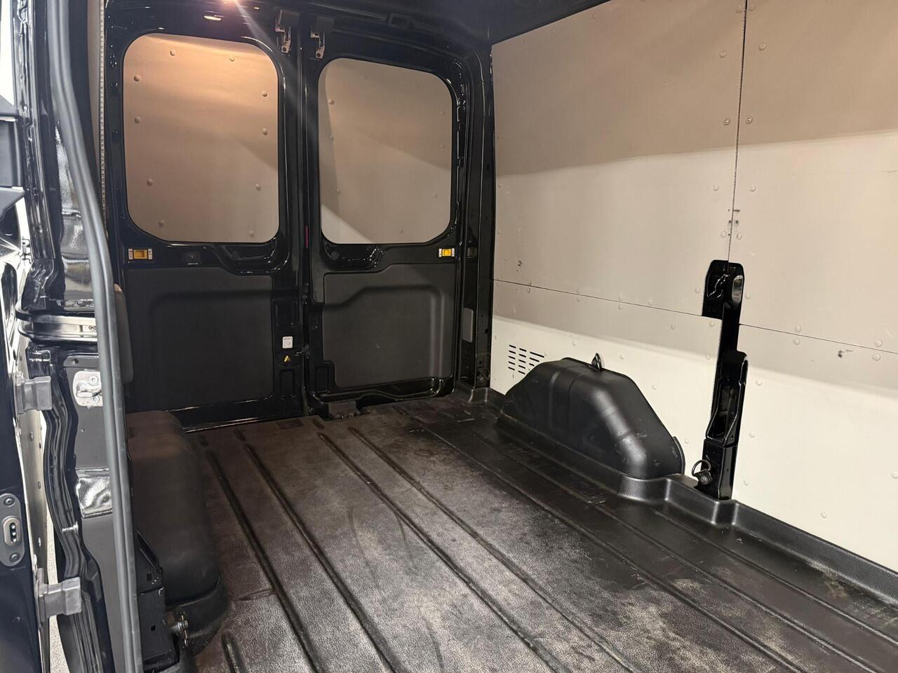 Ford TRANSIT 310 2.0 TDCI L2H2 Trend Airco Bluetooth Camera Cruise Control Navi