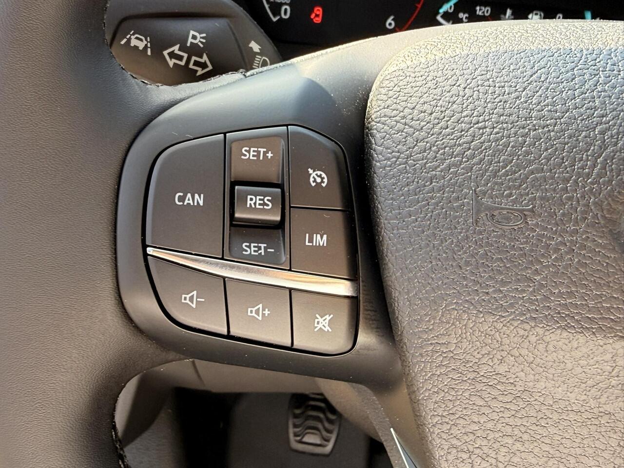 Ford TRANSIT 350 2.0 TDCI L4H3 Trend RWD | SCI | 130pk | Navigatiesysteem SYNC4 | Stoelverwarming | Elektrisch inklapbare buitenspiegels | Elektrisch verstelbare bestuurdersstoel | Passagiersairbag | Allweather banden | Laadruimte beschermingspakket | 150 watt/230V a