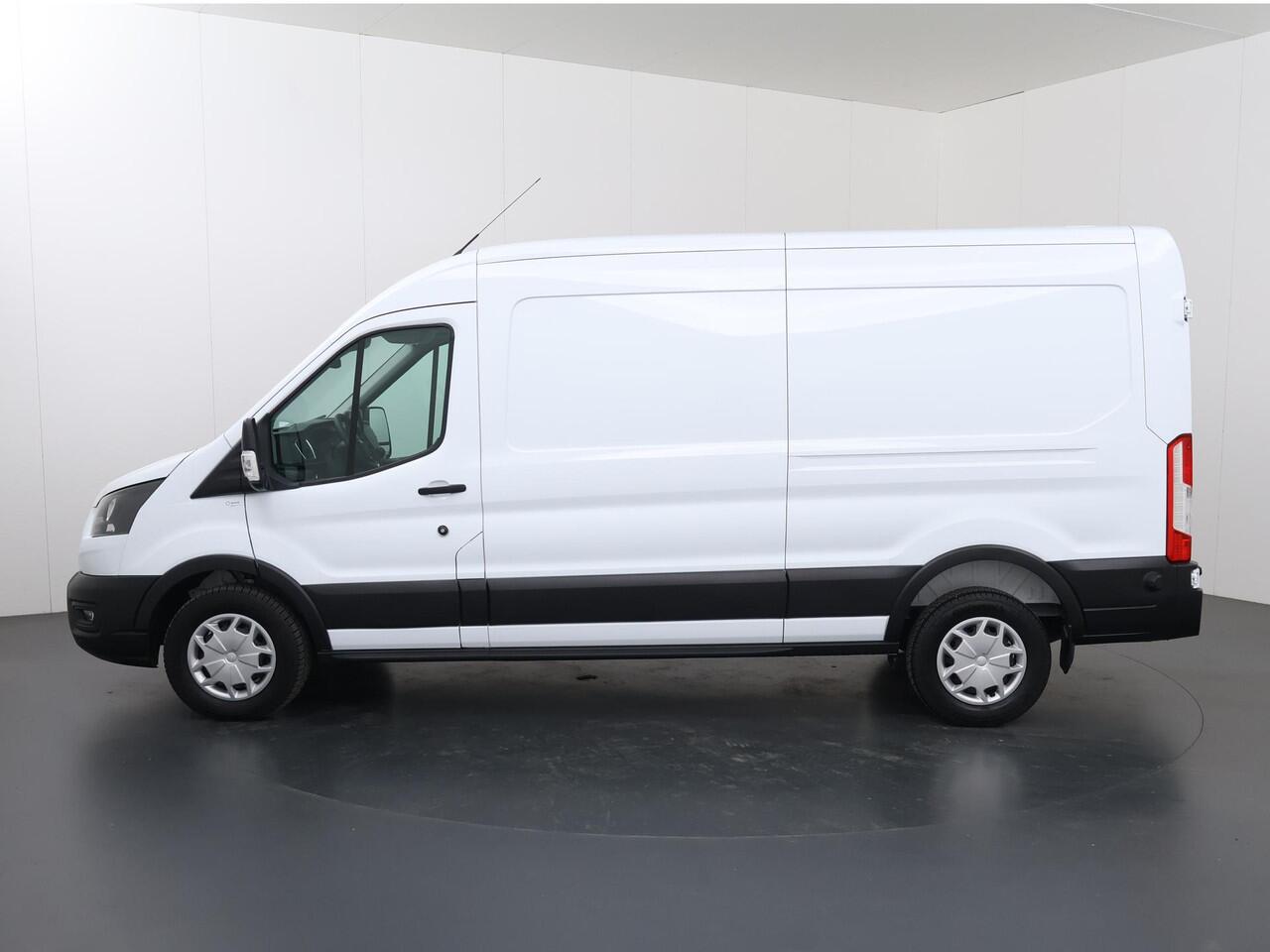 Ford TRANSIT 350 | 2.0 TDCI | L3 H2 | Trend | TREKHAAK 2500 KG AHW | CLIMATE CONTROL | NAVIGATIE | PARKEERSENSOREN V+A | CRUISE CONTROL | BIJRIJDERSBANK | LAADRUIMTE PAKKET | APPLE CARPLAY / ANDROID AUTO | STOEVERWARMING