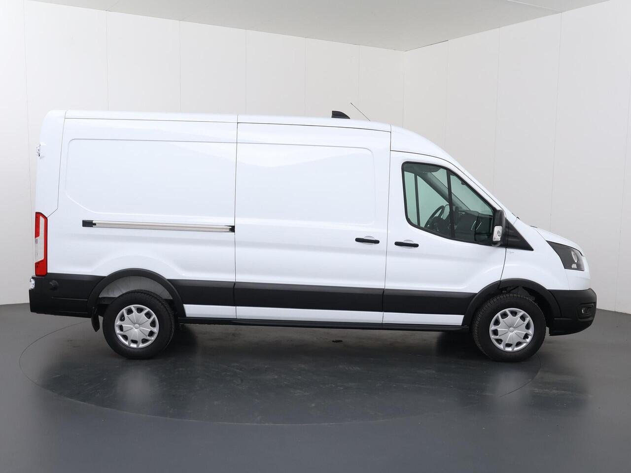 Ford TRANSIT 350 | 2.0 TDCI | L3 H2 | Trend | TREKHAAK 2500 KG AHW | CLIMATE CONTROL | NAVIGATIE | PARKEERSENSOREN V+A | CRUISE CONTROL | BIJRIJDERSBANK | LAADRUIMTE PAKKET | APPLE CARPLAY / ANDROID AUTO | STOEVERWARMING