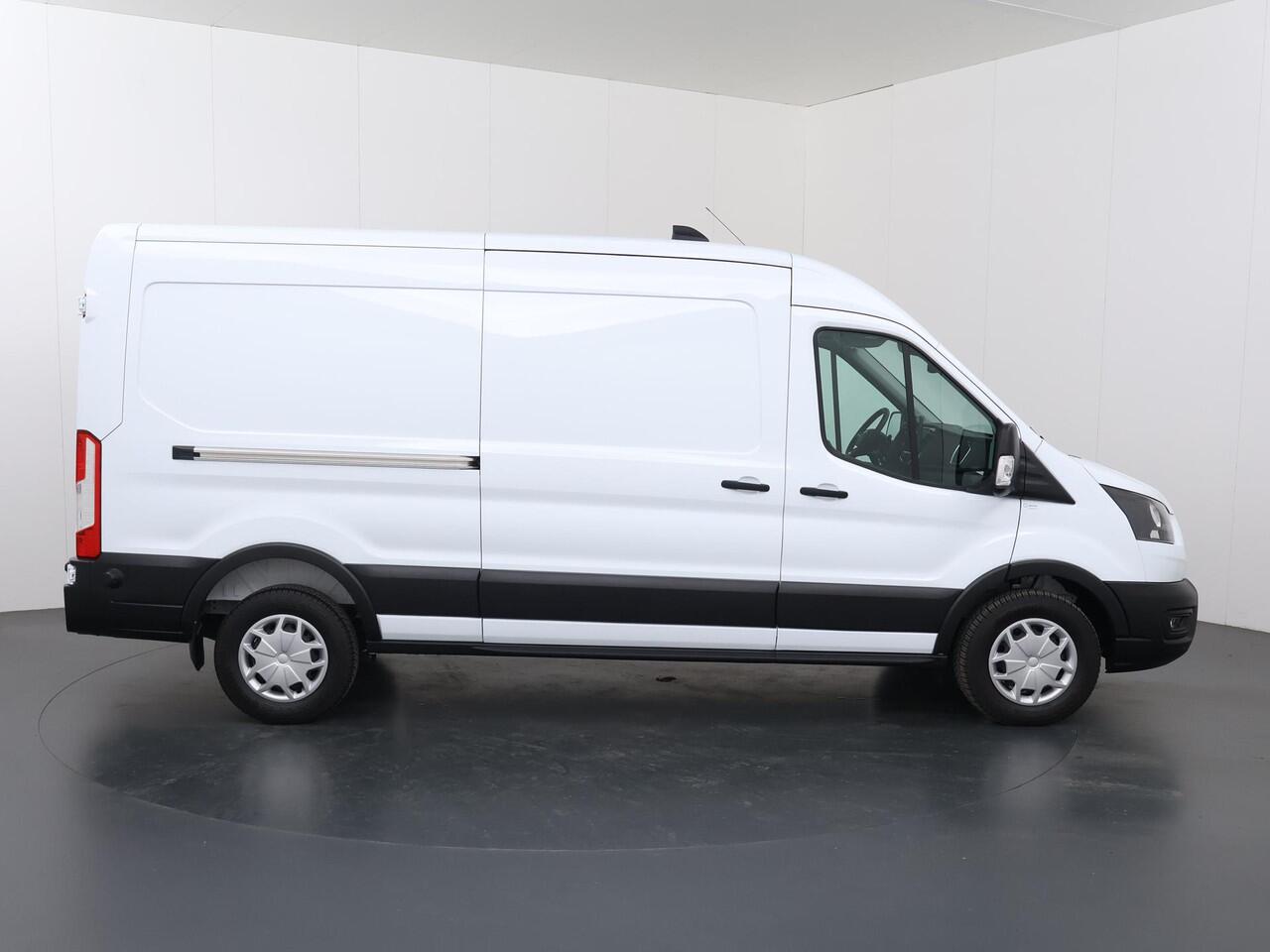 Ford TRANSIT 350 | 2.0 TDCI | L3 H2 | Trend | TREKHAAK 2500 KG AHW | CLIMATE CONTROL | NAVIGATIE | PARKEERSENSOREN V+A | CRUISE CONTROL | BIJRIJDERSBANK | LAADRUIMTE PAKKET | APPLE CARPLAY / ANDROID AUTO | STOEVERWARMING