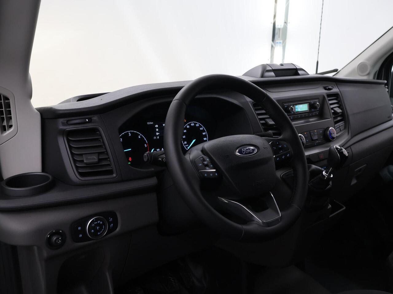 Ford TRANSIT 350 2.0 TDCI | L4 H1 | TREND | SKELETAL | KARHOF GESLOTEN BAK INCL. OVERLOOP KLEP | UIT VOORRAAD LEVERBAAR | KENTEKEN 2024 | 170 PK | AIRCO | CRUISE CONTROL | DAB+ | LANE-ASSIT | 3-ZITS