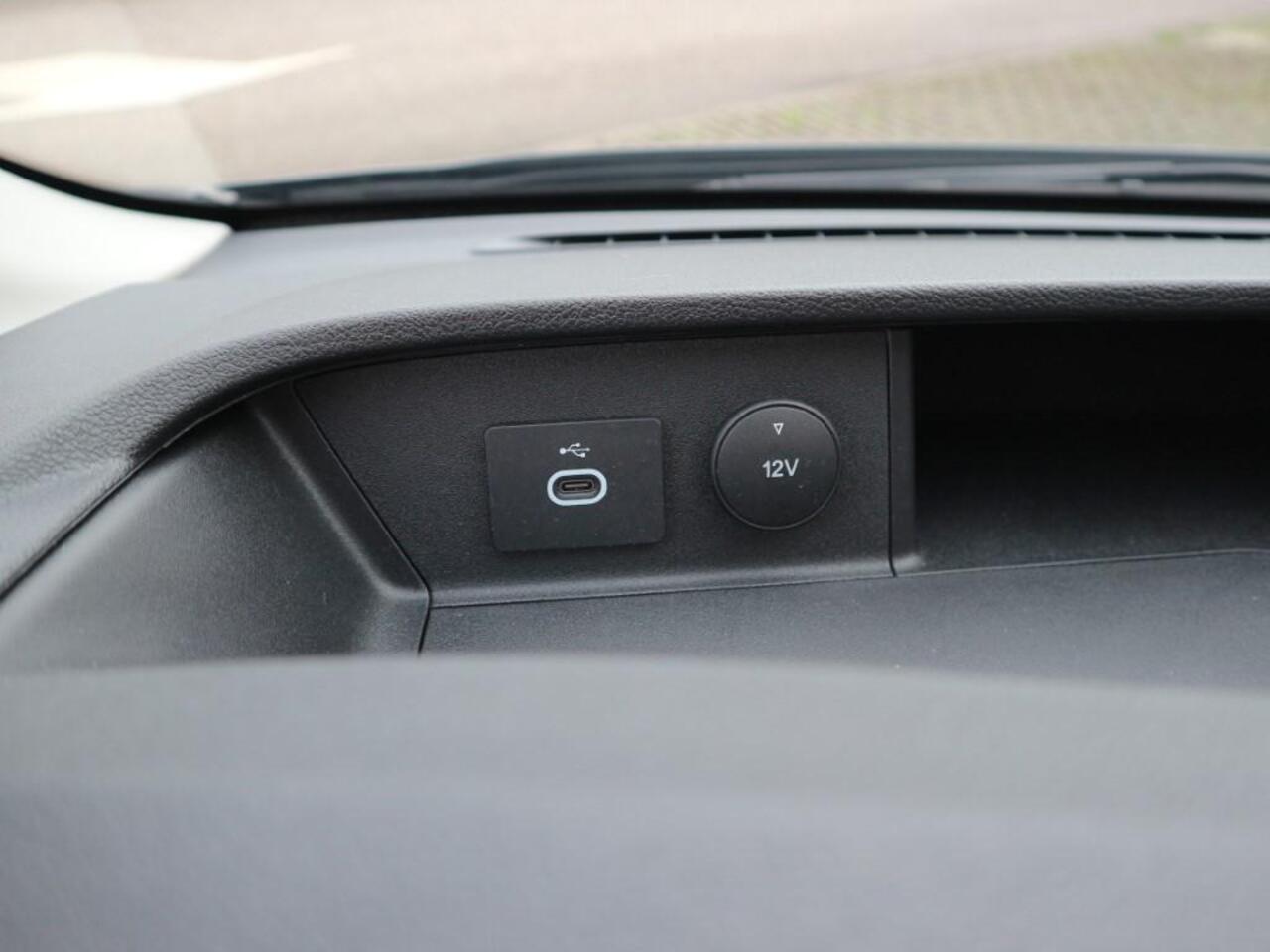 Ford TRANSIT 310 2.0 TDCI L3H2 Trend * IMPERIAAL * CAMERA * TREKHAAK * WEINIG KM'S *