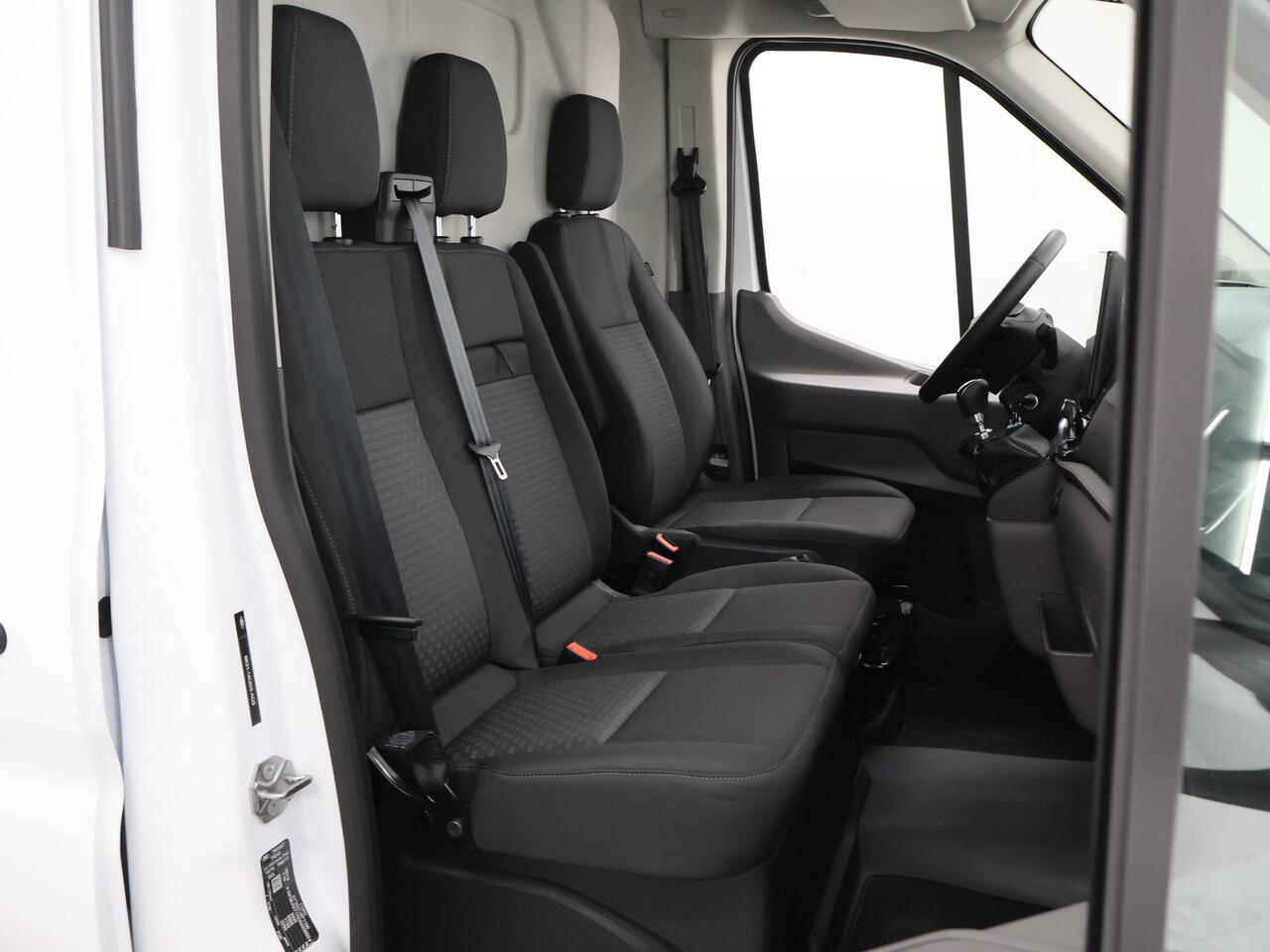 Ford TRANSIT 350 | 2.0 TDCI | L3 H2 | Trend | TREKHAAK 2500 KG AHW | CLIMATE CONTROL | NAVIGATIE | PARKEERSENSOREN V+A | CRUISE CONTROL | BIJRIJDERSBANK | LAADRUIMTE PAKKET | APPLE CARPLAY / ANDROID AUTO | STOEVERWARMING