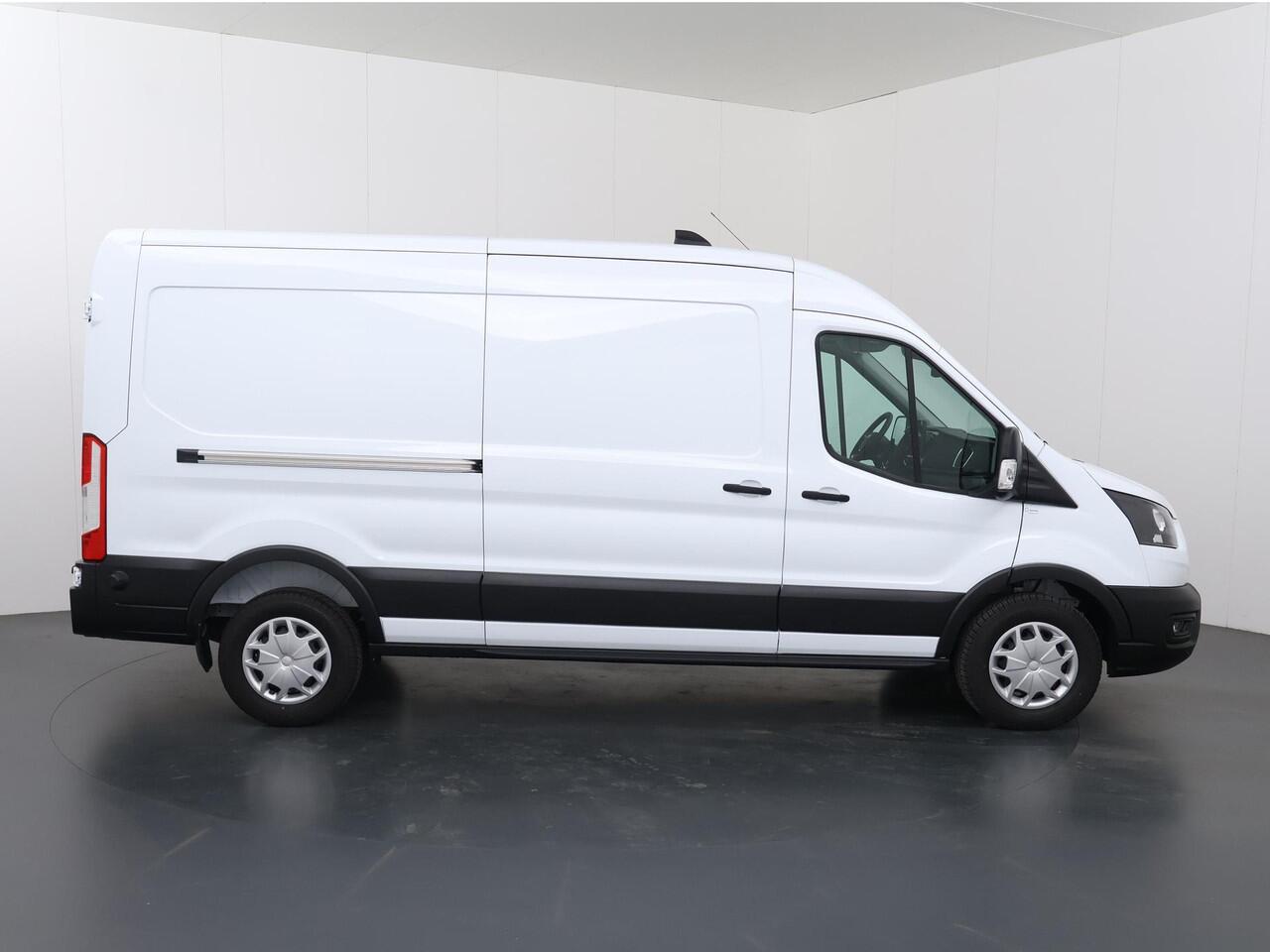 Ford TRANSIT 350 | 2.0 TDCI | L3 H2 | Trend | TREKHAAK 2500 KG AHW | CLIMATE CONTROL | NAVIGATIE | PARKEERSENSOREN V+A | CRUISE CONTROL | BIJRIJDERSBANK | LAADRUIMTE PAKKET | APPLE CARPLAY / ANDROID AUTO | STOEVERWARMING