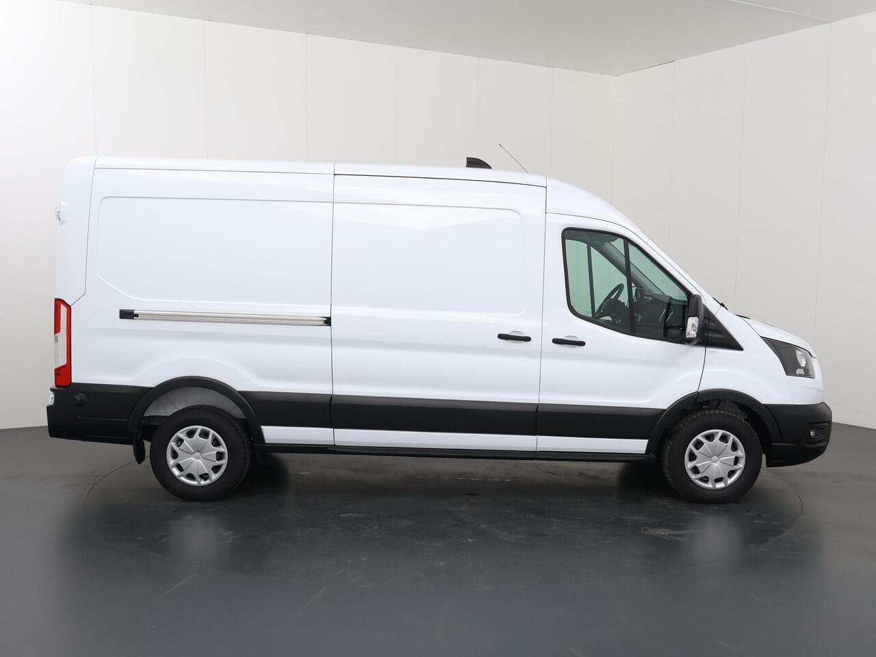 Ford TRANSIT 350 | 2.0 TDCI | L3 H2 | Trend | TREKHAAK 2500 KG AHW | CLIMATE CONTROL | NAVIGATIE | PARKEERSENSOREN V+A | CRUISE CONTROL | BIJRIJDERSBANK | LAADRUIMTE PAKKET | APPLE CARPLAY / ANDROID AUTO | STOEVERWARMING