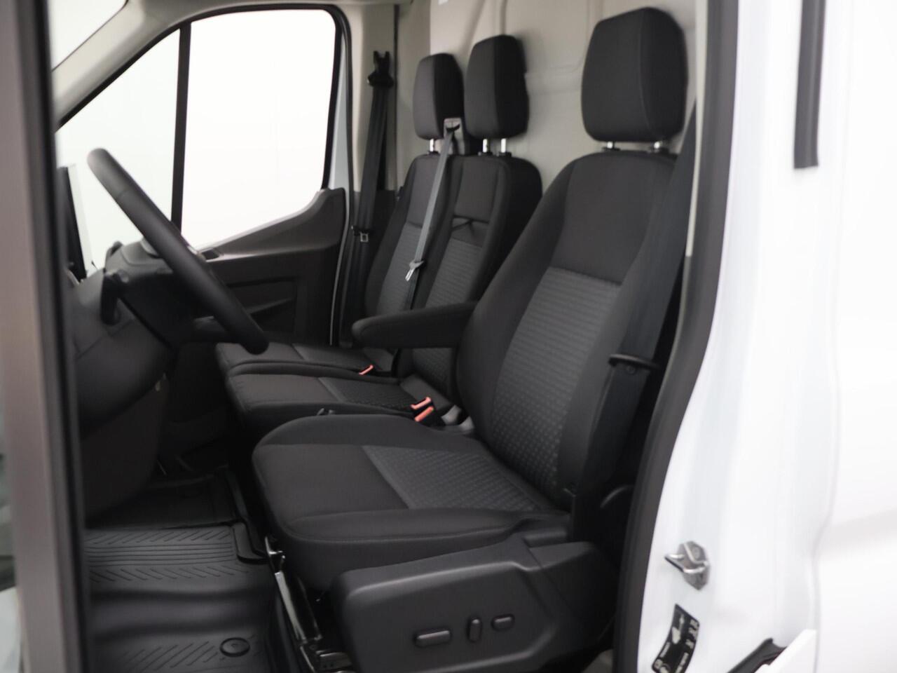 Ford TRANSIT 350 | 2.0 TDCI | L3 H2 | Trend | TREKHAAK 2500 KG AHW | CLIMATE CONTROL | NAVIGATIE | PARKEERSENSOREN V+A | CRUISE CONTROL | BIJRIJDERSBANK | LAADRUIMTE PAKKET | APPLE CARPLAY / ANDROID AUTO | STOEVERWARMING