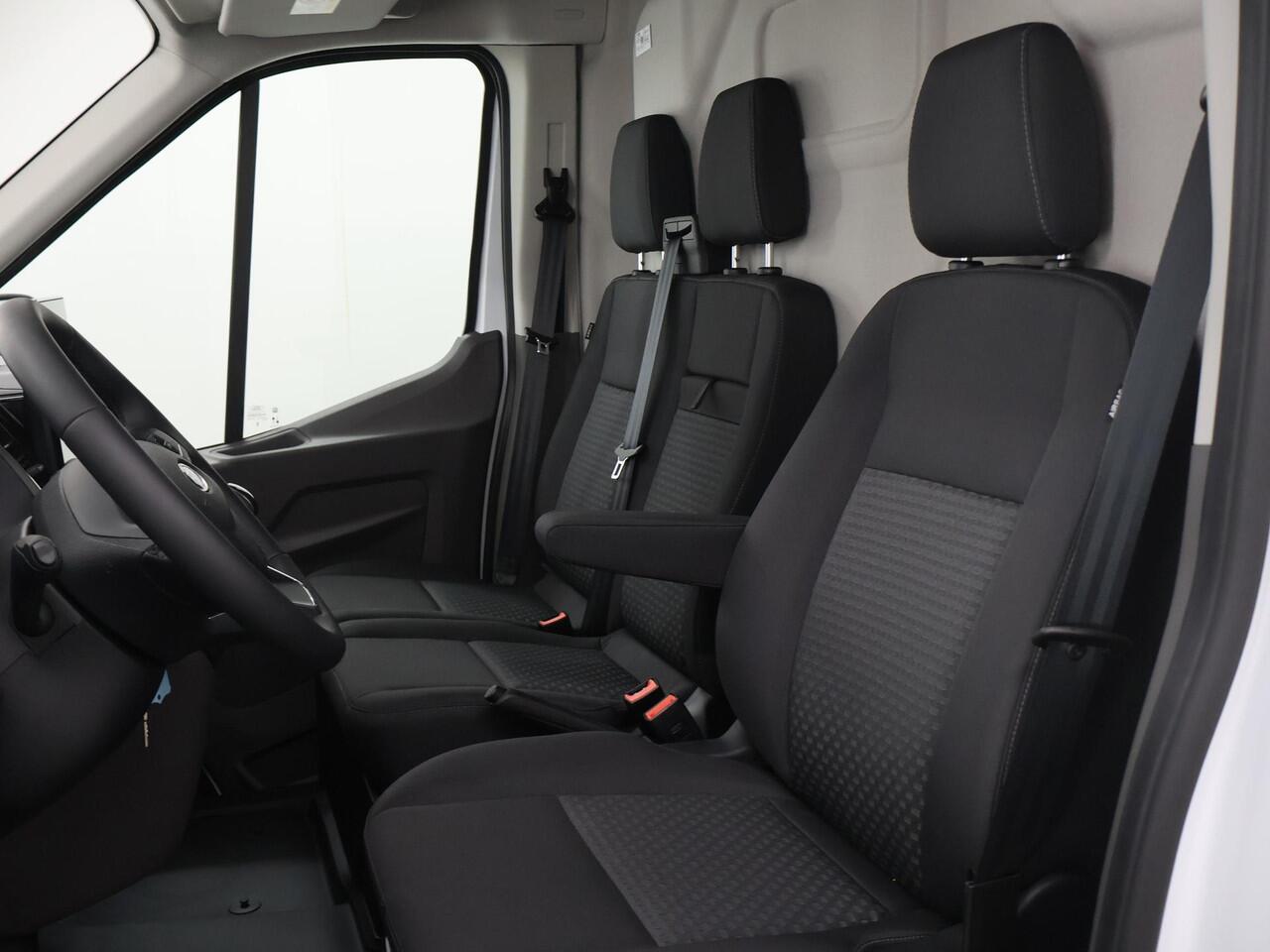 Ford TRANSIT 350 | 2.0 TDCI | L3 H2 | Trend | TREKHAAK 2500 KG AHW | CLIMATE CONTROL | NAVIGATIE | PARKEERSENSOREN V+A | CRUISE CONTROL | BIJRIJDERSBANK | LAADRUIMTE PAKKET | APPLE CARPLAY / ANDROID AUTO | STOEVERWARMING