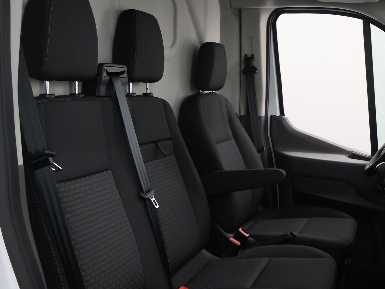 Ford TRANSIT 350 | 2.0 TDCI | L3 H2 | Trend | TREKHAAK 2500 KG AHW | CLIMATE CONTROL | NAVIGATIE | PARKEERSENSOREN V+A | CRUISE CONTROL | BIJRIJDERSBANK | LAADRUIMTE PAKKET | APPLE CARPLAY / ANDROID AUTO | STOEVERWARMING