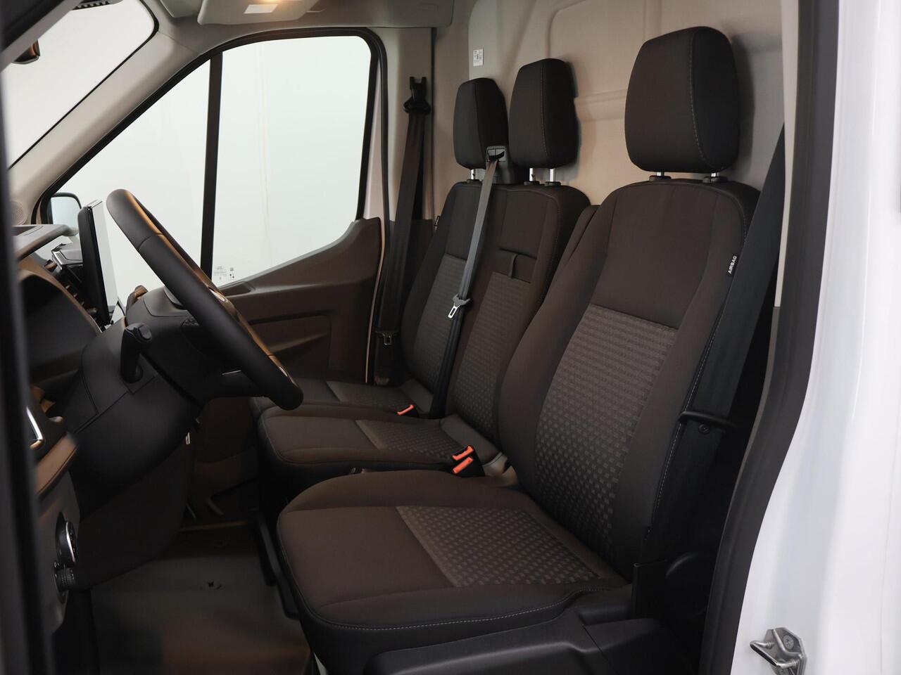 Ford TRANSIT 350 | 2.0 TDCI | L3 H2 | TREND | TREKHAAK 2500 KG AHW | CLIMATE CONTROL | NAVIGATIE | PARKEERSENSOREN V+A | CRUISE CONTROL | BIJRIJDERSBANK | LAADRUIMTE PAKKET | APPLE CARPLAY / ANDROID AUTO | STOEVERWARMING