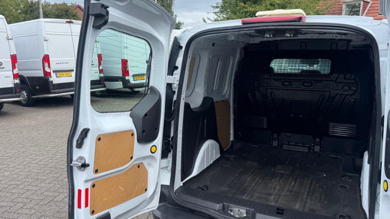 Ford TRANSIT CONNECT 1.5 TDCI 55KW 75PK EURO 6 NAVIGATIE/ AIRCO/ CAMERA/ 100% DEALERONDERHOUDEN